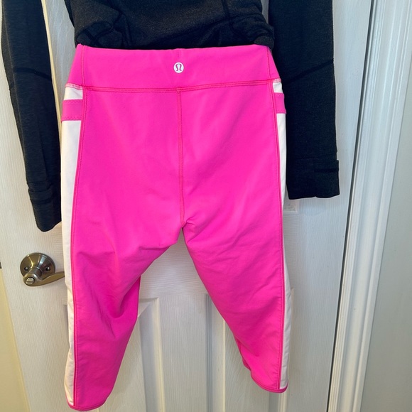 Lululemon “heat it up” crop in pink, size 10 - Picture 4 of 11